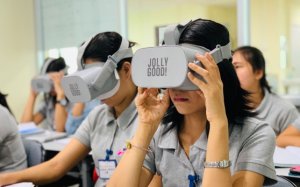 日本経済新聞の記事でミャンマー・ユニティの介護VR教育プロジェクトが取り上げられました